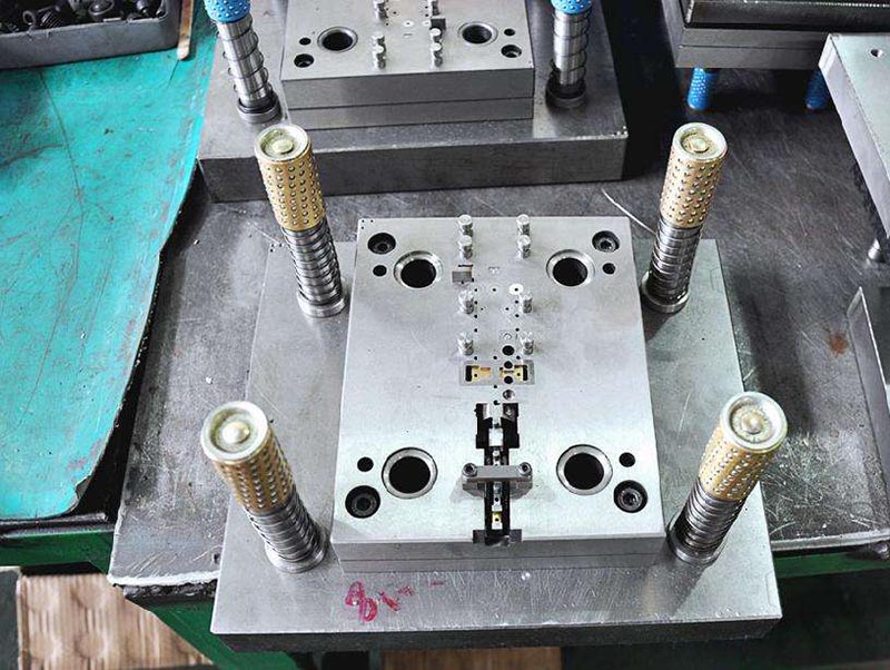 兴业模具制造-01