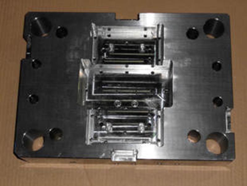 兴业精密塑料模-06